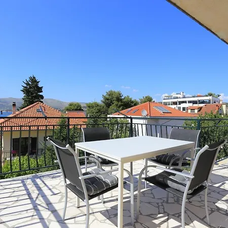 Διαμέρισμα With Parking Space Okrug Gornji, Ciovo - 19762